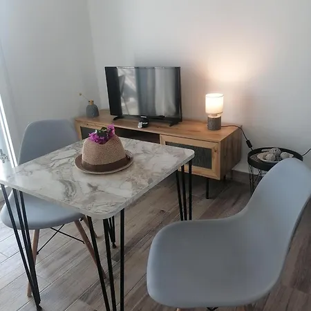 Little Cross Apartment *