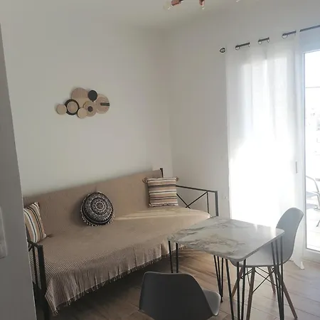 Little Cross Apartment *