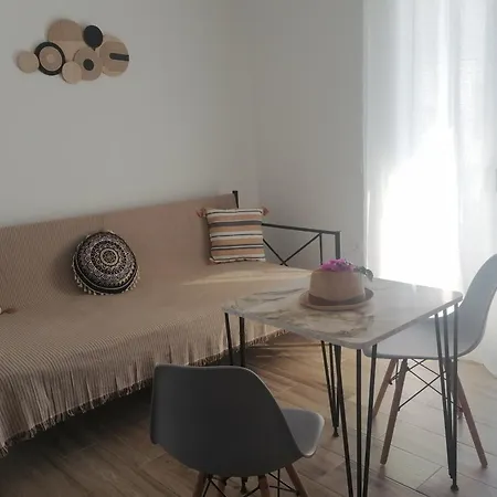 Little Cross Apartment *